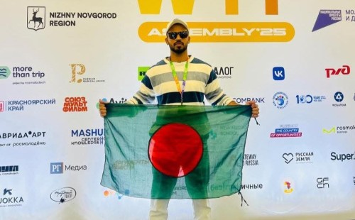 রাশিয়ায় বিশ্ব যুব উৎসবে বাংলাদেশের পতাকা তুলে ধরলেন মোহাম্মদ আবদুর রহিম