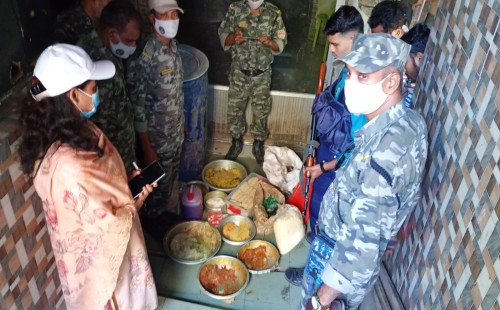 “চসিকের অভিযান: অস্বাস্থ্যকর পরিবেশে খাবার তৈরির অভিযোগে তিন প্রতিষ্ঠানকে ৪০ হাজার টাকা জরিমানা”