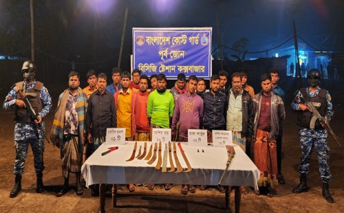 কক্সবাজার সমুদ্রে কোস্ট গার্ডের অভিযান: ১৯ ডাকাত আটক, ১ গুলিবিদ্ধ নিহত