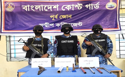 অপারেশন ডেভিল হান্ট ফেজ- 2 , সন্দ্বীপে দেশীয় আগ্নেয়াস্ত্র ও মাদক সেবনের সরঞ্জাম জব্দ