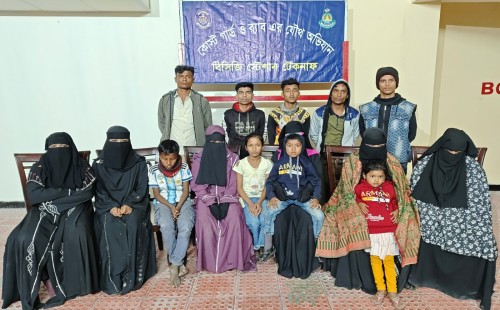 টেকনাফে কোস্ট গার্ড-র‍্যাবের যৌথ অভিযানে মালয়েশিয়া পাচারের আগে নারী-শিশুসহ ১৫ জন উদ্ধার